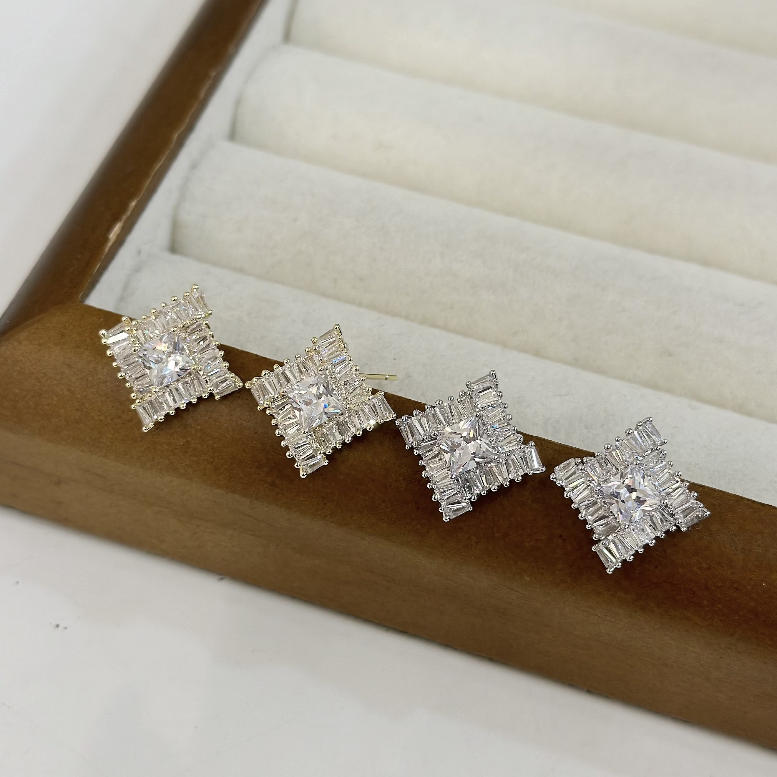 527鋯石方塊耳針