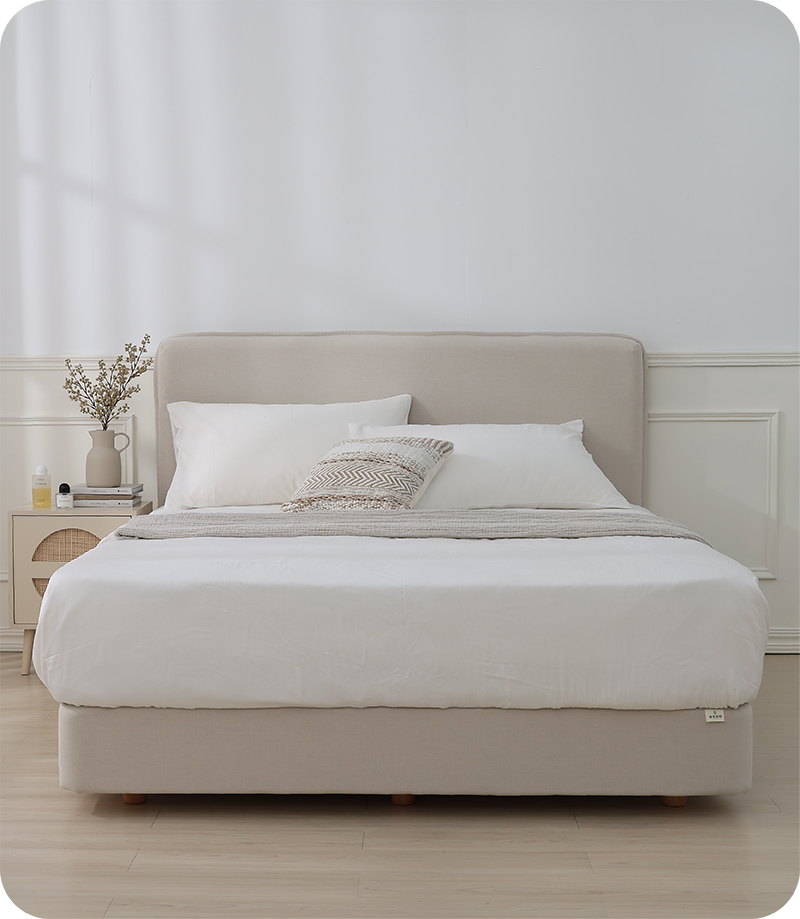 奶油白實木床架