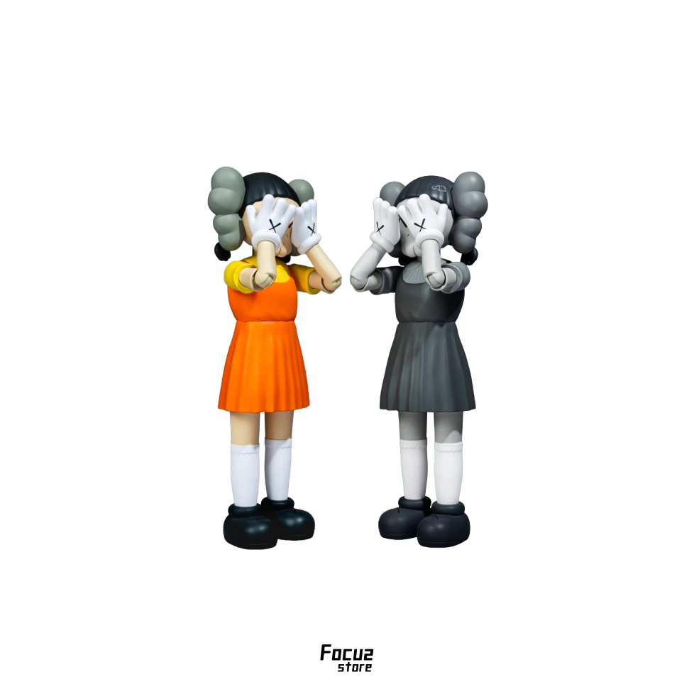 【Focus Store】預購 Squid Game x KAWS Young-Hee Vinyl Figure "Colored / Monotone" 兩色 魷魚遊戲 公仔