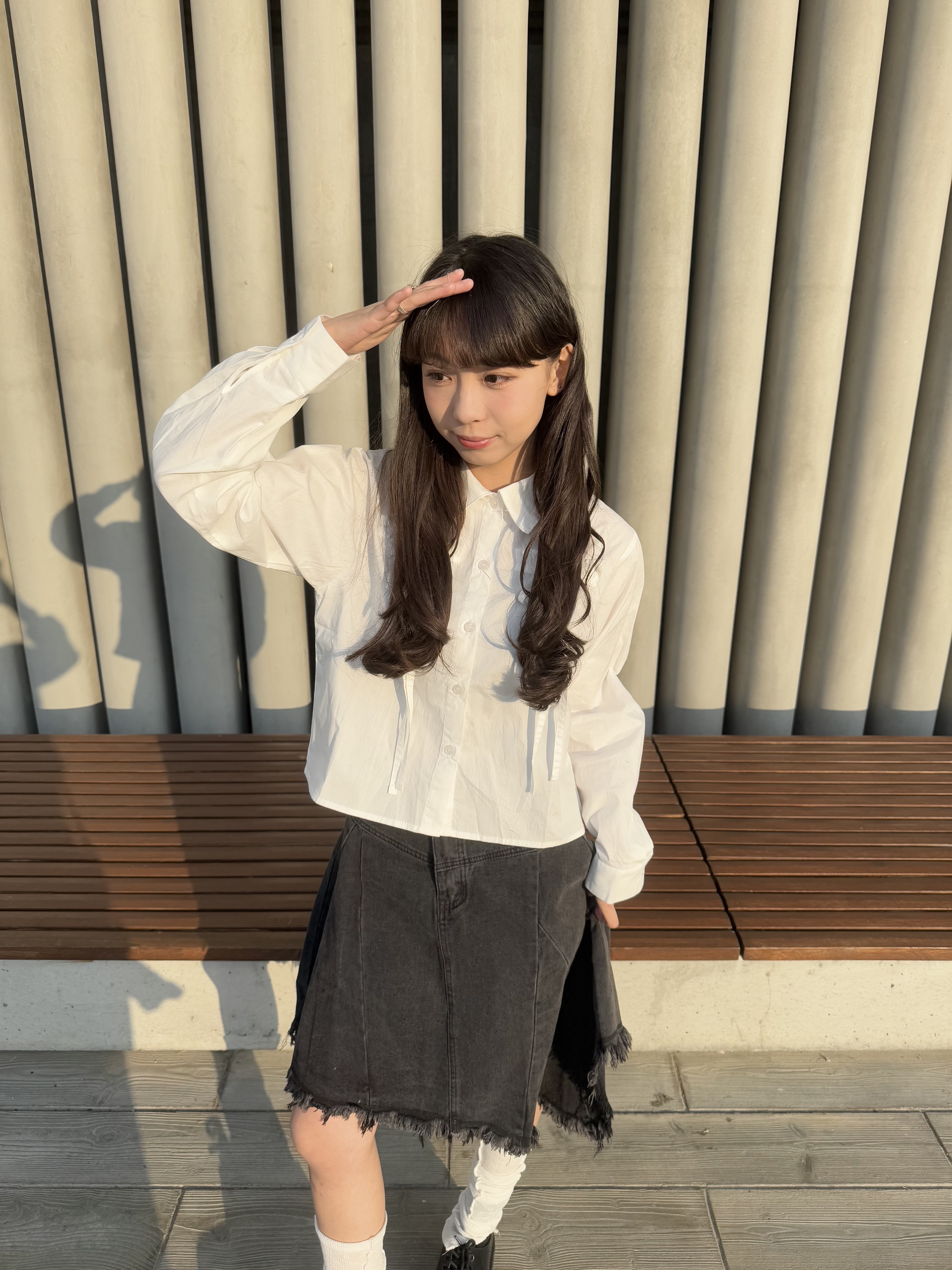 胸口百摺短款恤