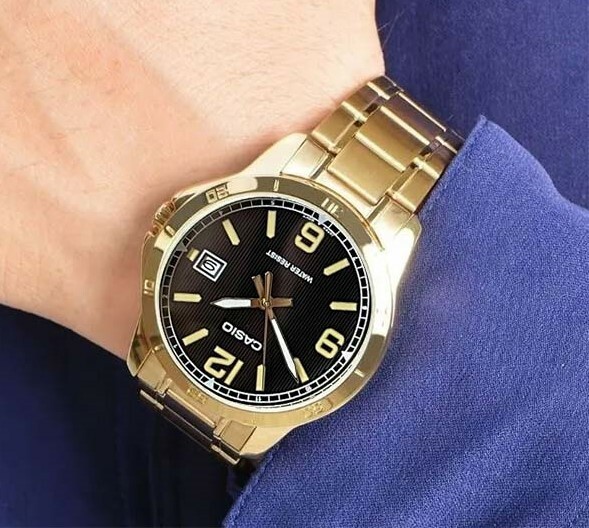 萬年鐘錶 - CASIO 卡西歐 復古全金色黑面男錶 MTP-V004G-1B 錶徑41.5MM