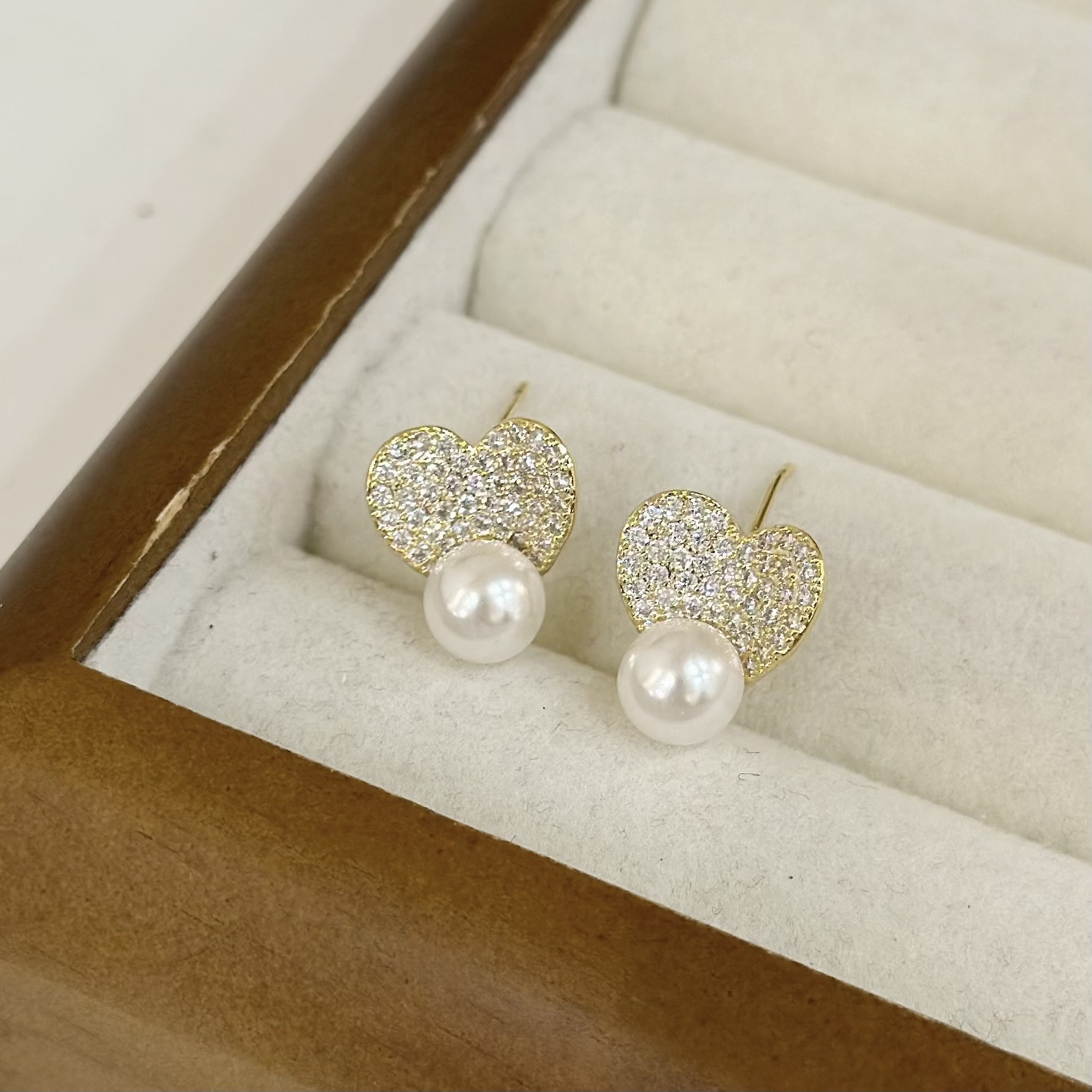 28滿鑽愛心珍珠耳針