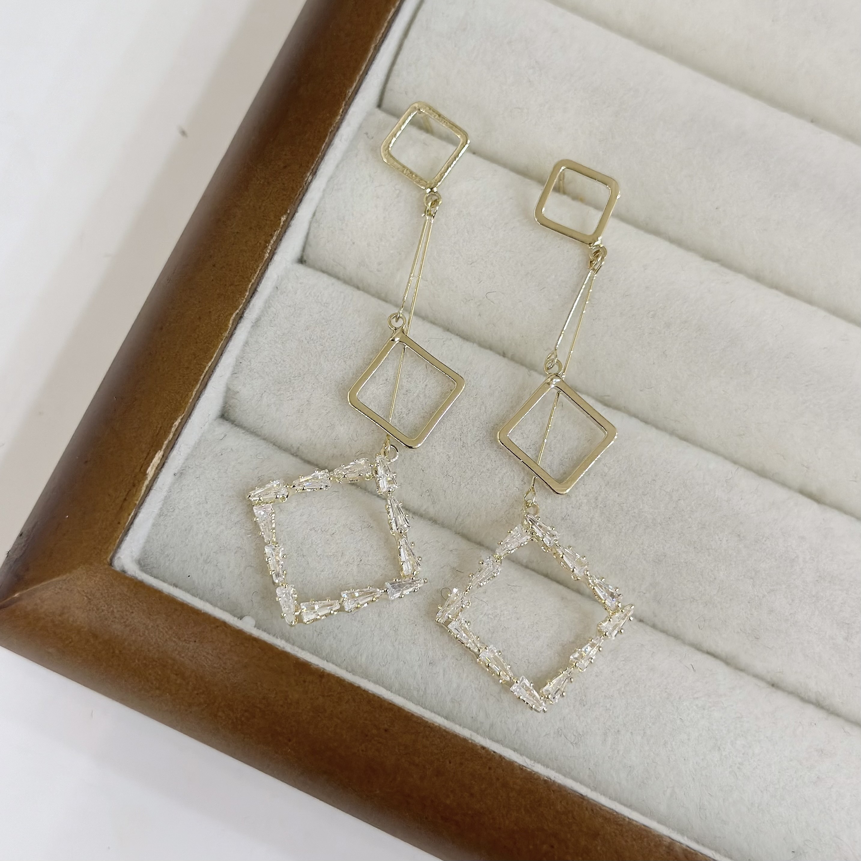 32鋯石方塊垂吊