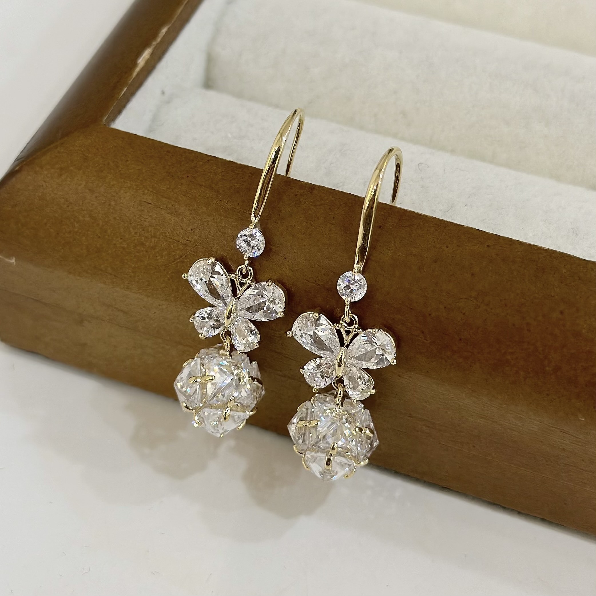 34鋯石蝴蝶鑽球垂吊