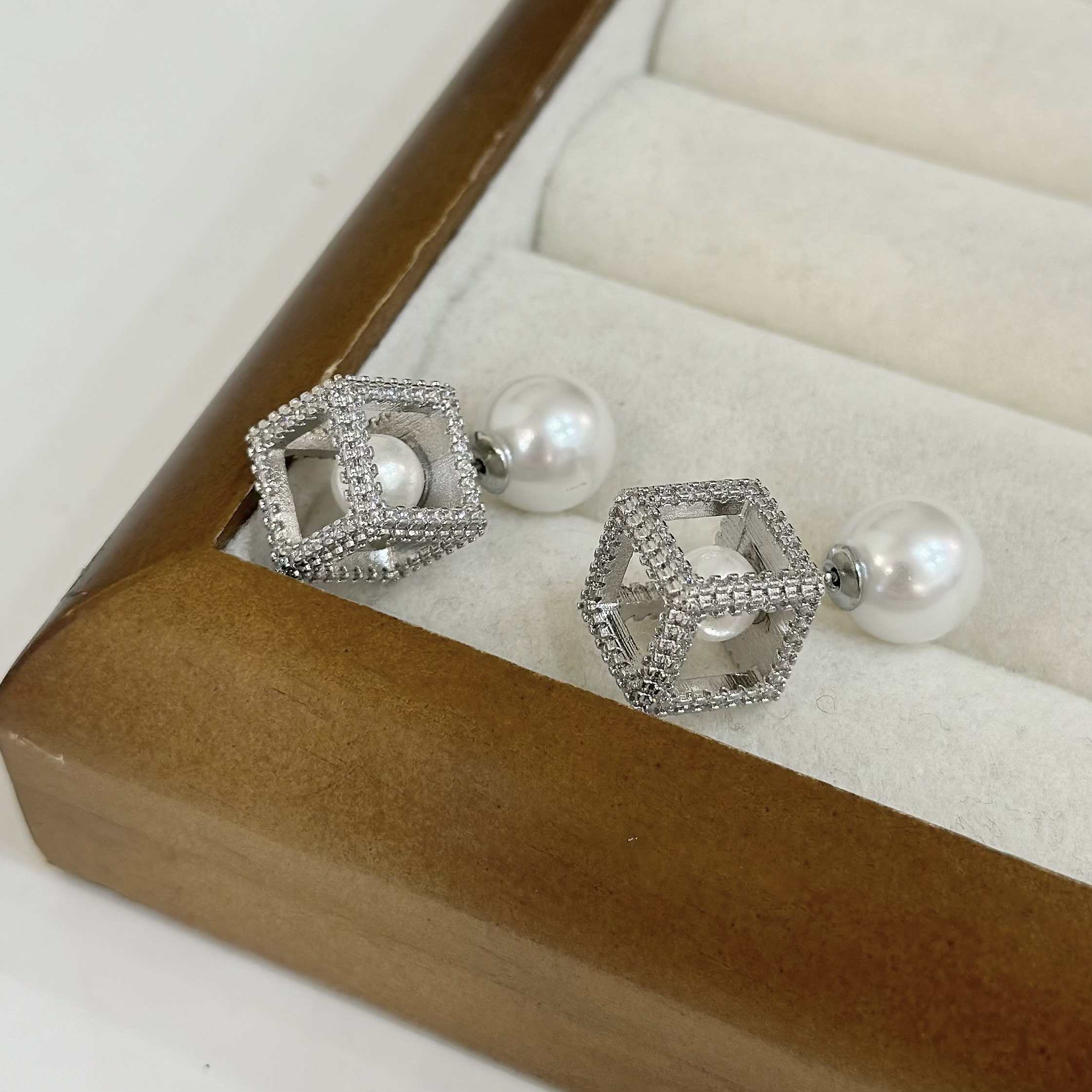 44排鑽立體方塊珍珠前後扣