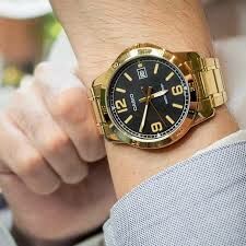 萬年鐘錶 - CASIO 卡西歐 復古全金色黑面男錶 MTP-VD01G-1BV 錶徑45MM