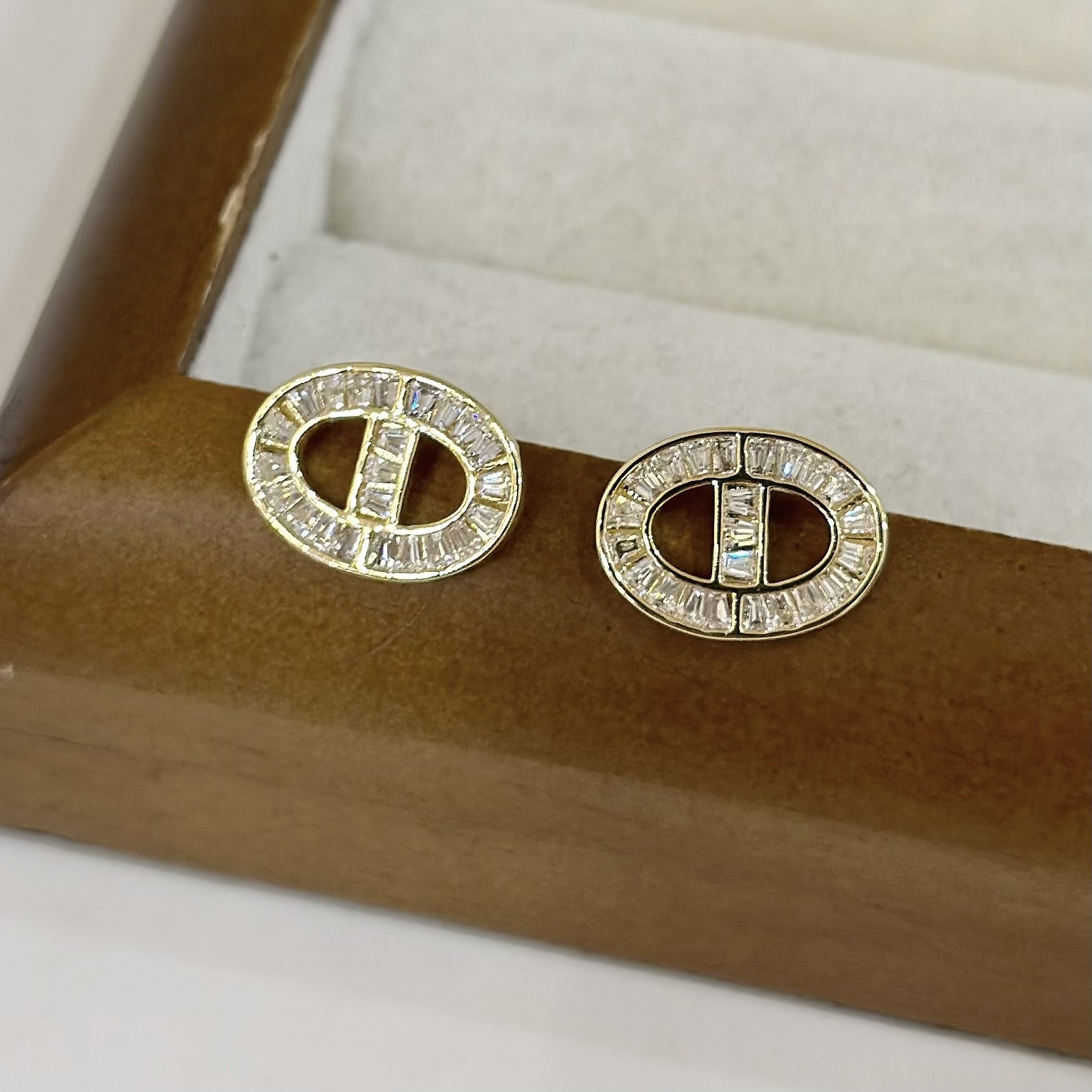 61鋯石豬鼻耳針