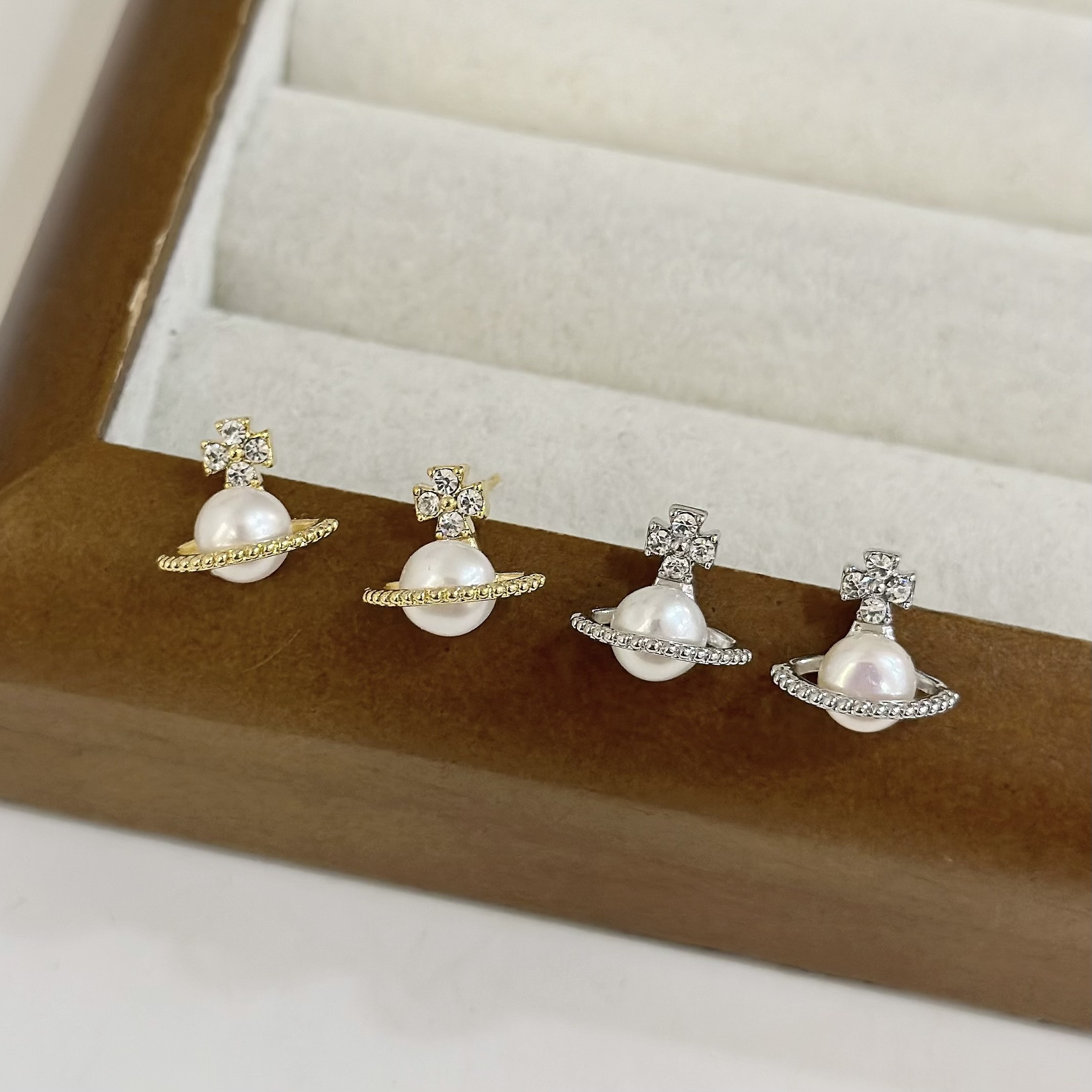 67排鑽珍珠星球耳針