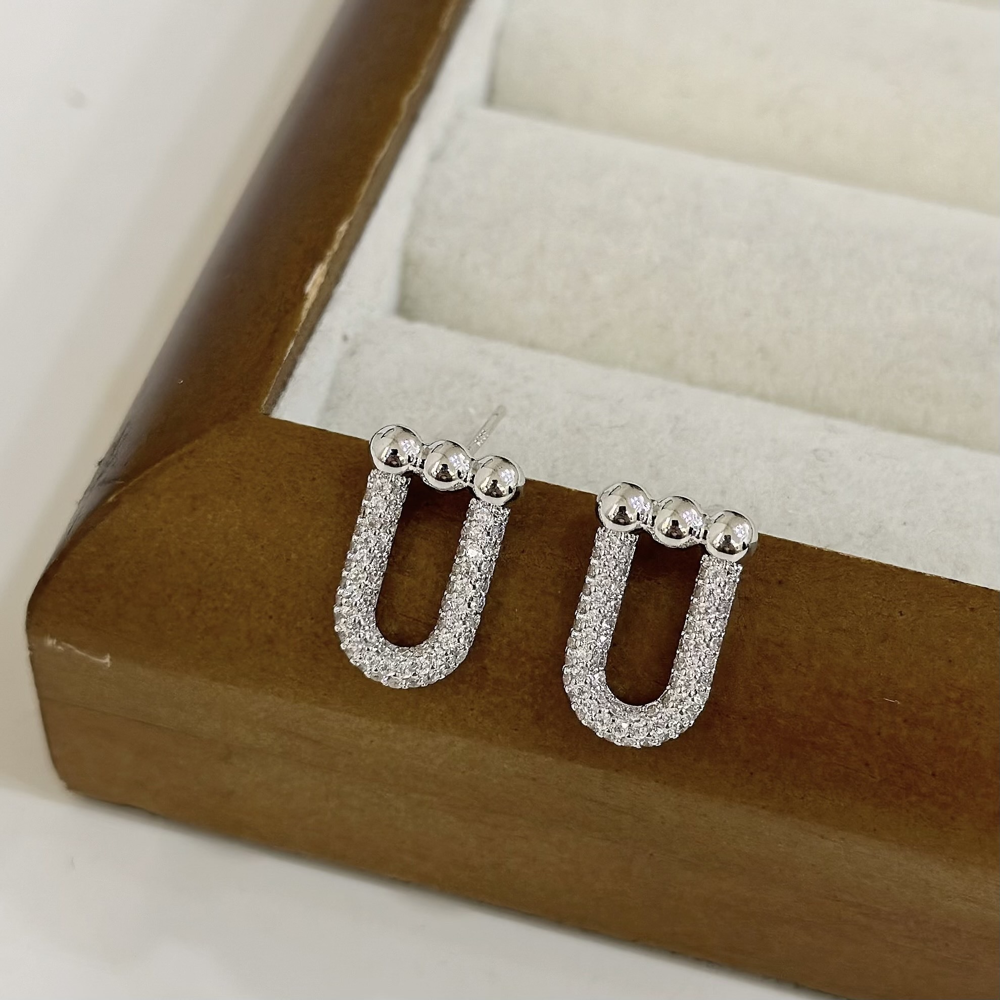 68滿鑽馬蹄鐵耳針