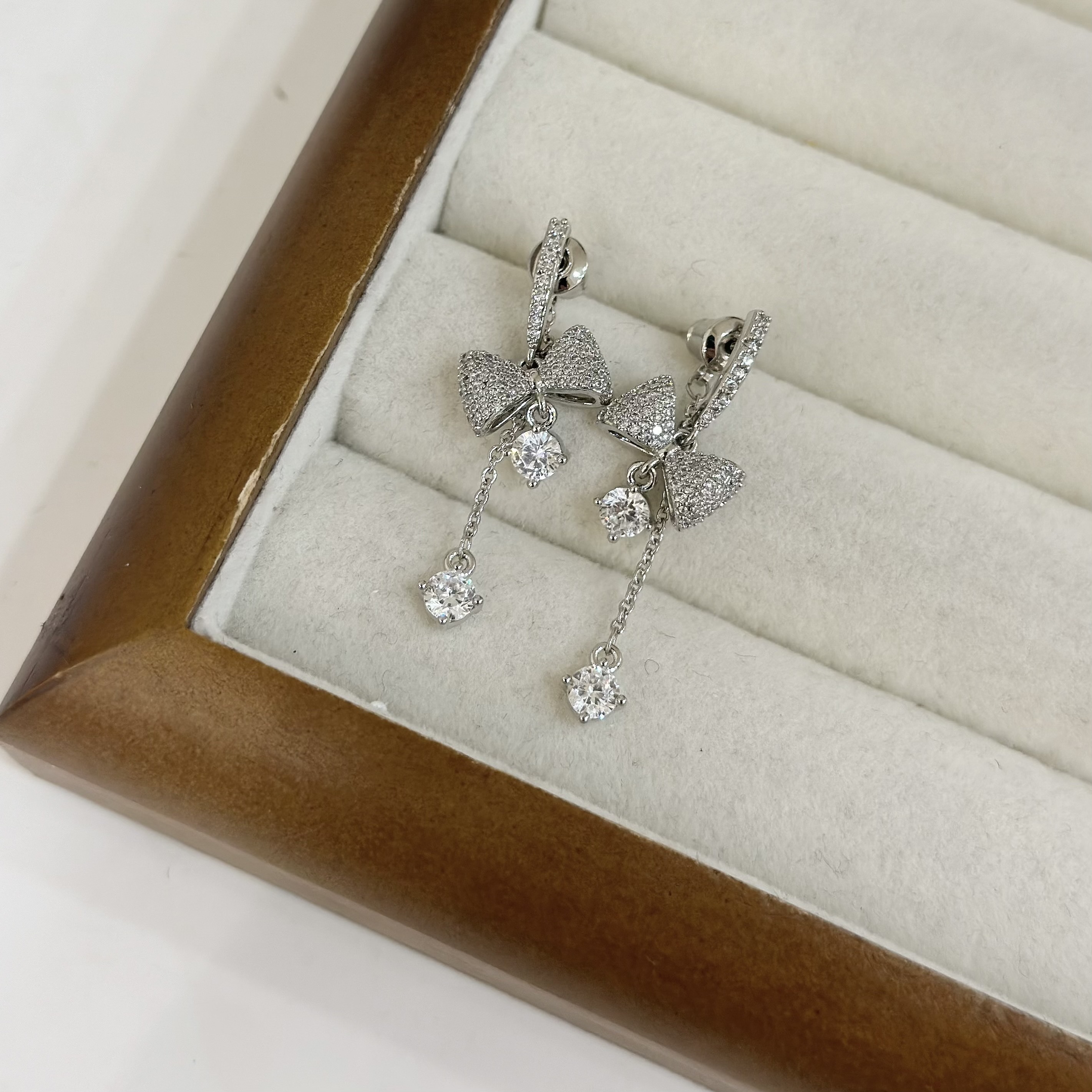 73滿鑽蝴蝶結前後扣垂吊