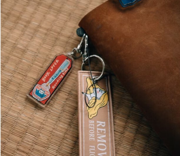 La Dolce Vita - Reading and writing acrylic pendant