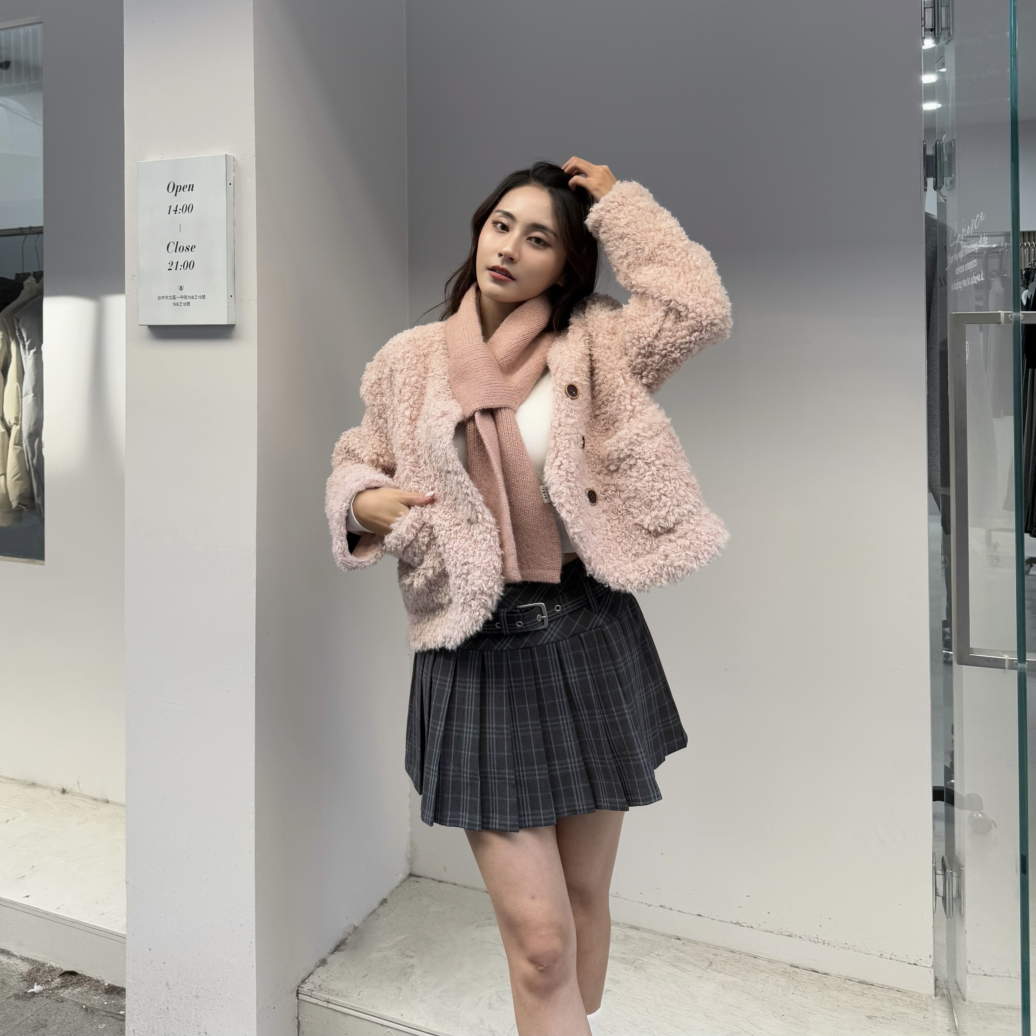 附圍巾毛茸茸外套