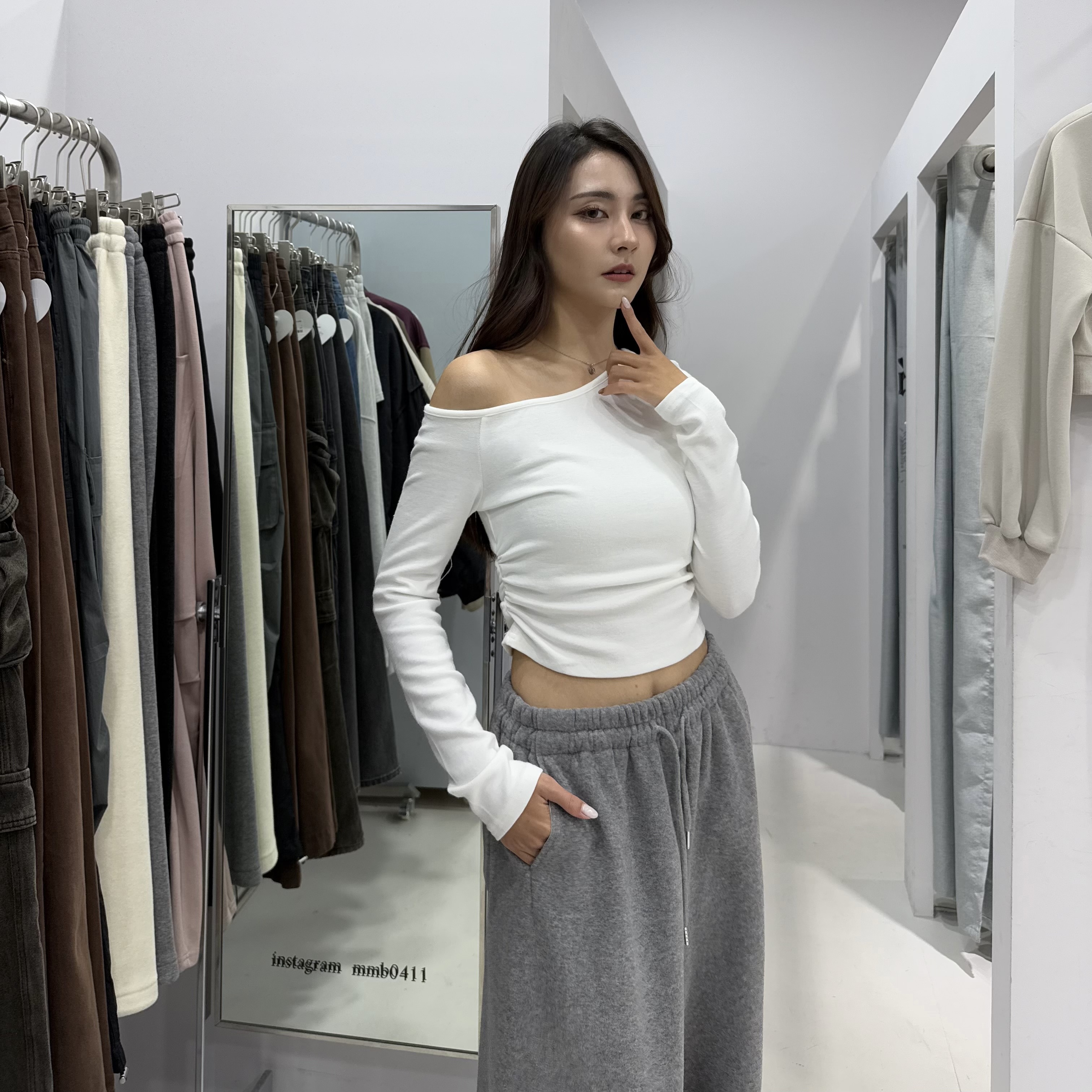 斜領側邊抓皺上衣