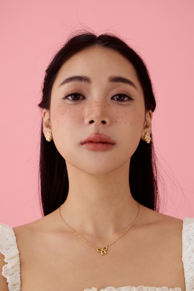 經典格紋簍空。夾式耳環