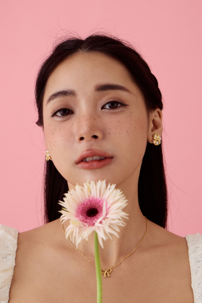 造型纏繞珍珠。夾式耳環