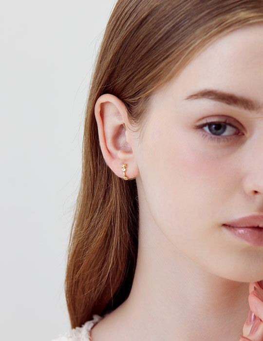 星型拼接鋯石。針式耳環