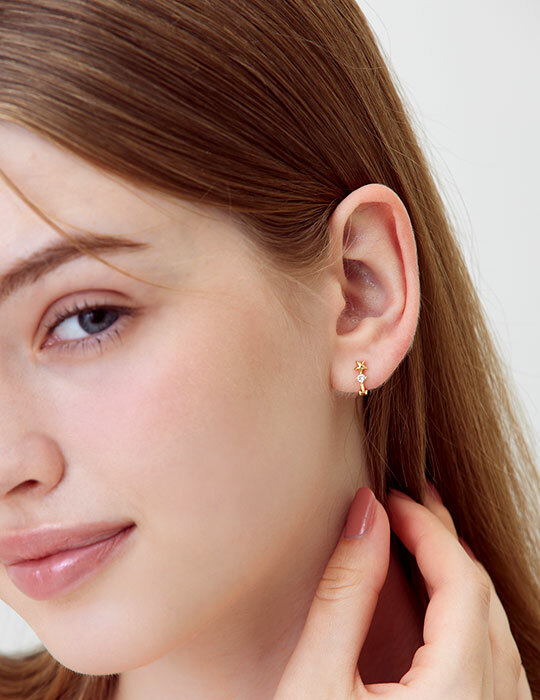 星型拼接鋯石。針式耳環