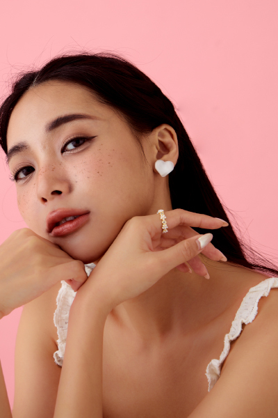 清透愛心。銀針耳環