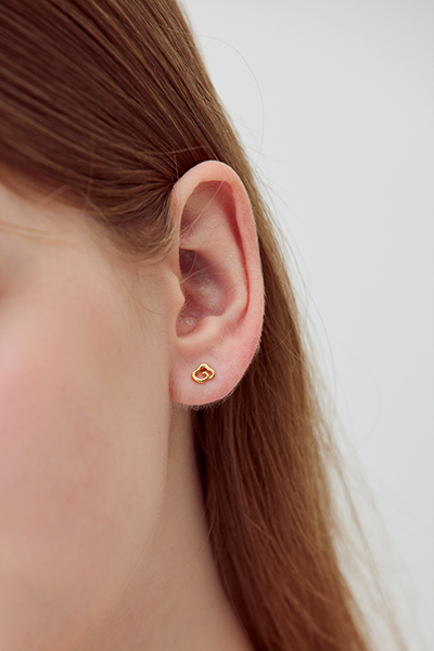 迷你線條雲朵。銀針耳環