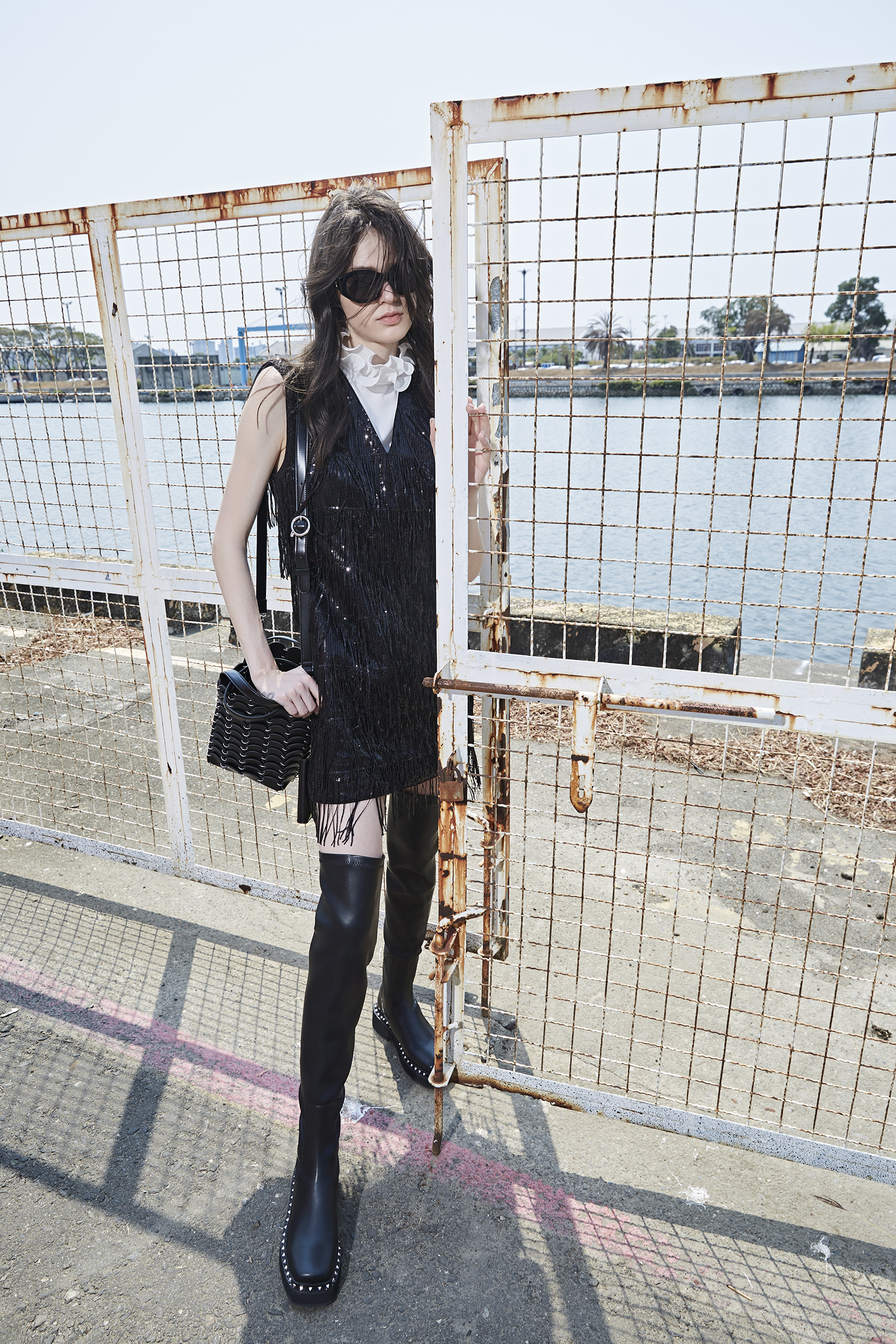 BD15038E1 爵士繆思亮片流蘇 V 領短洋裝