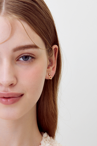 閃亮吊墜愛心。銀針耳環