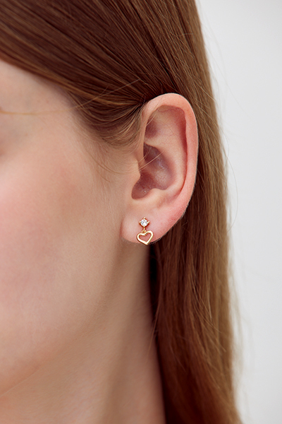 閃亮吊墜愛心。銀針耳環