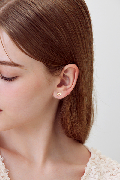 手繪感迷你愛心。銀針耳環