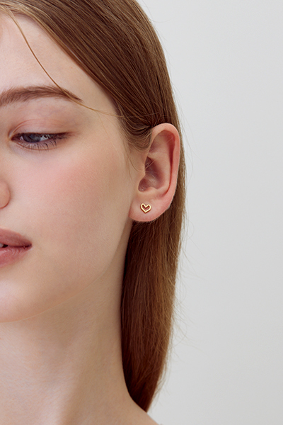 手繪感迷你愛心。銀針耳環