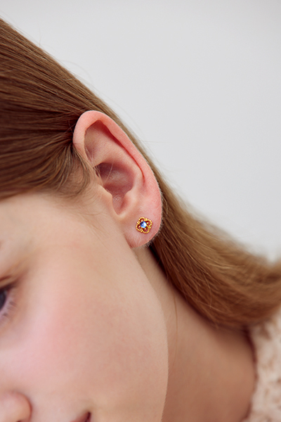 線條感藍鑽花花。銀針耳環