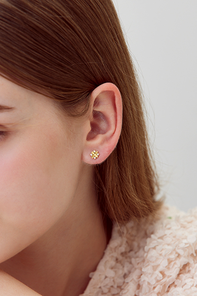 迷你雪花感亮鑽。銀針耳環