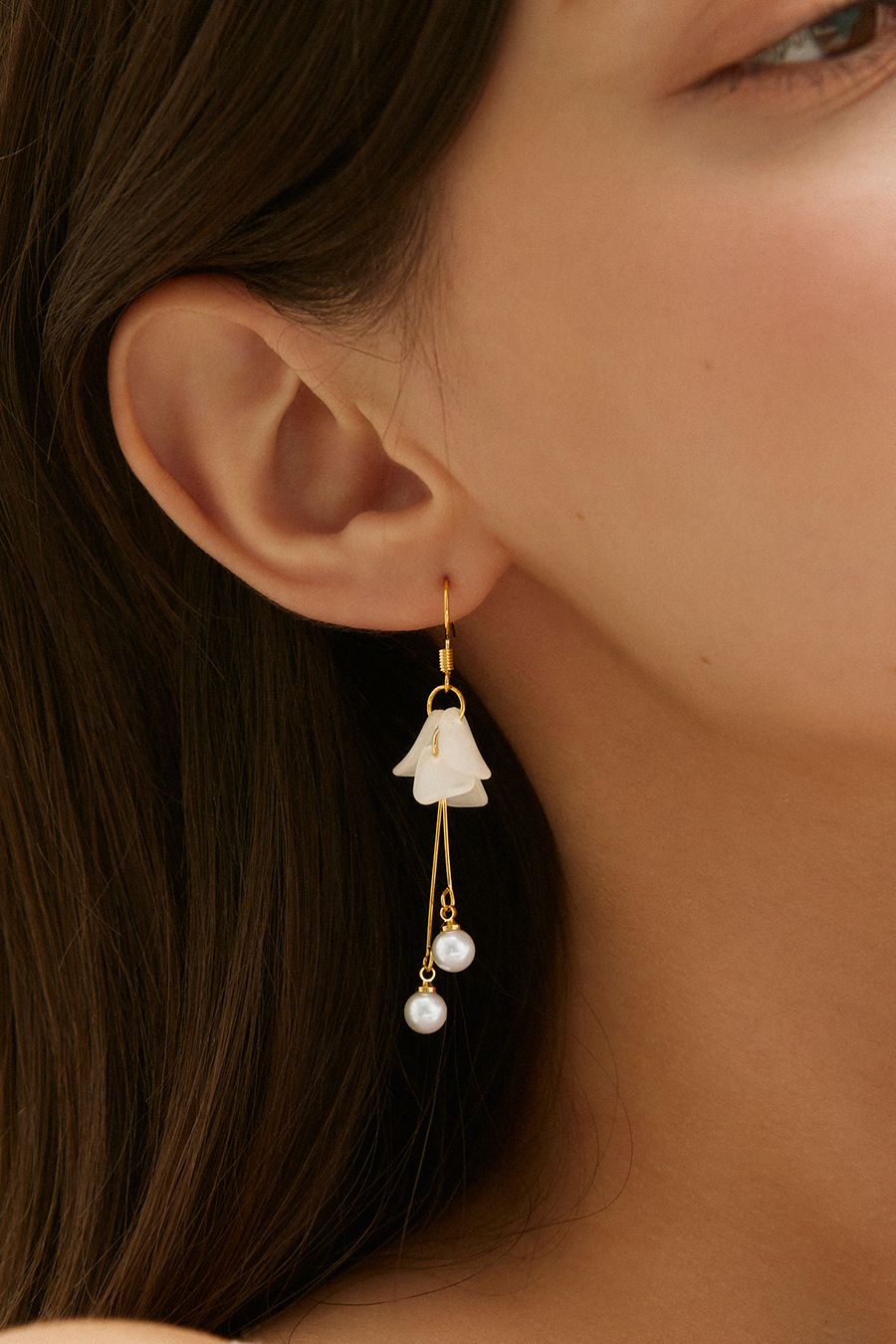 透感花瓣珍珠吊墜。針式耳環