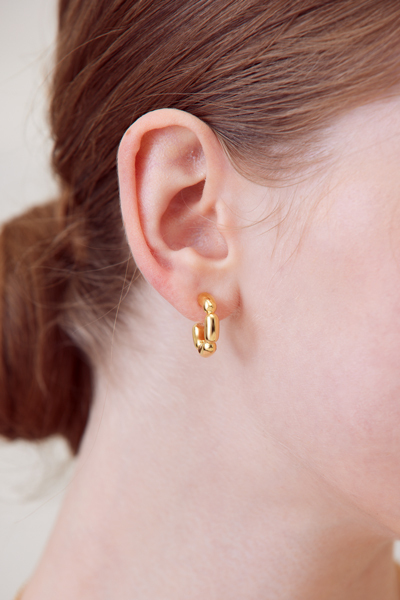 光澤米粒拼接C型。夾式耳環(金)