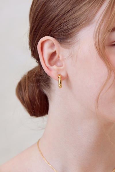 光澤米粒拼接C型。夾式耳環(金)