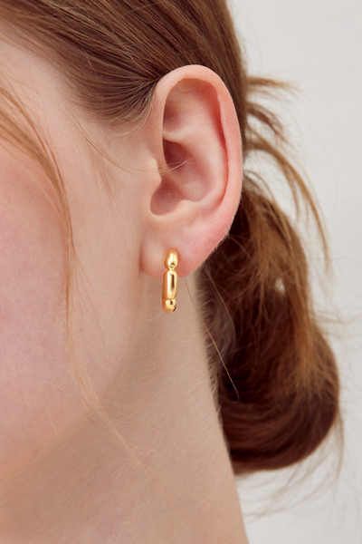 光澤米粒拼接C型。銀針耳環(金)