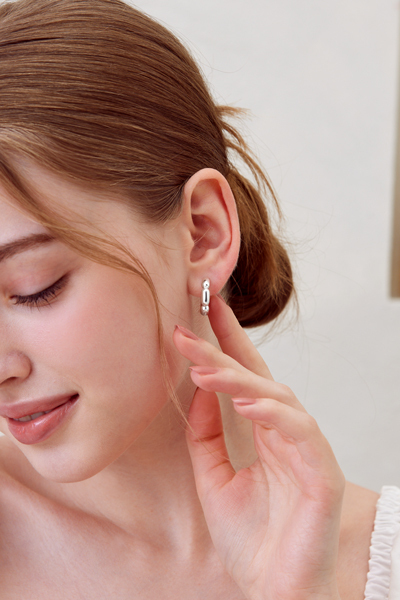 光澤米粒拼接C型。夾式耳環(銀)