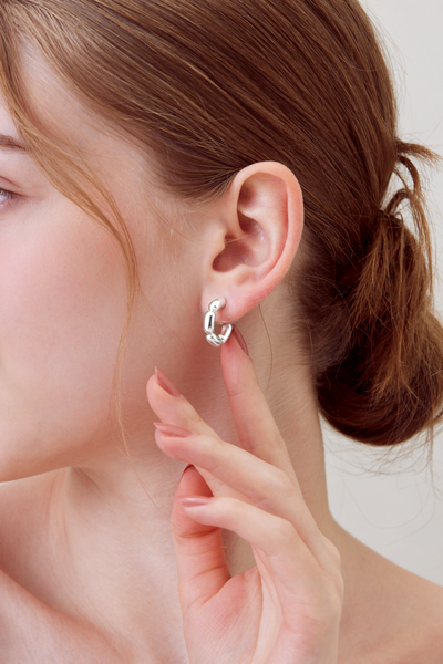 光澤米粒拼接C型。銀針耳環(銀)