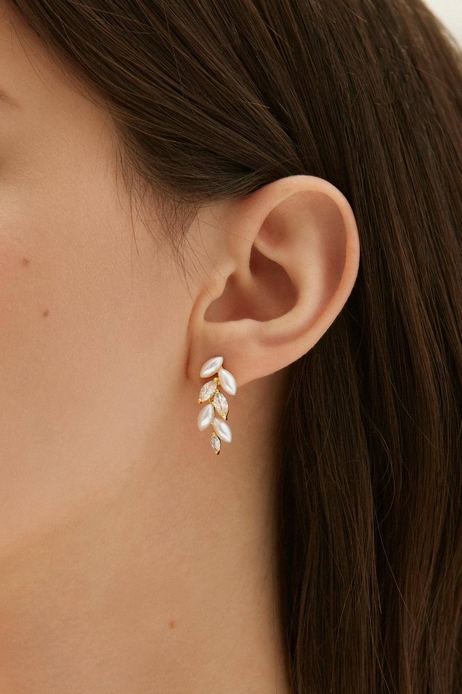 麥穗珍珠交錯鋯石。銀針耳環