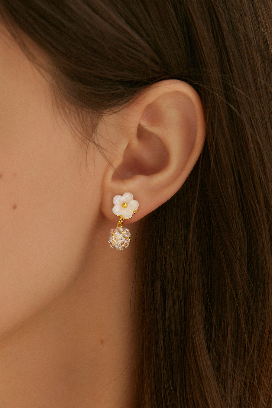 清新鋯石貝殼花。夾式耳環