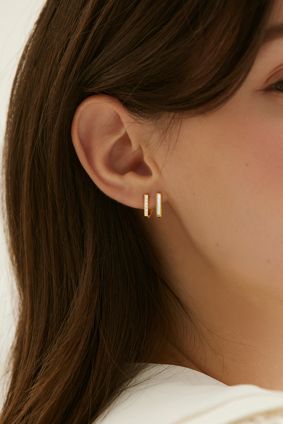 雙層閃耀鋯石貝殼。銀針耳環