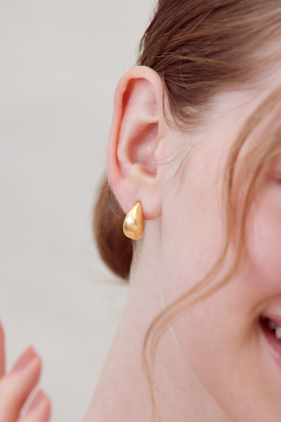 霧面磨砂水滴。銀針耳環