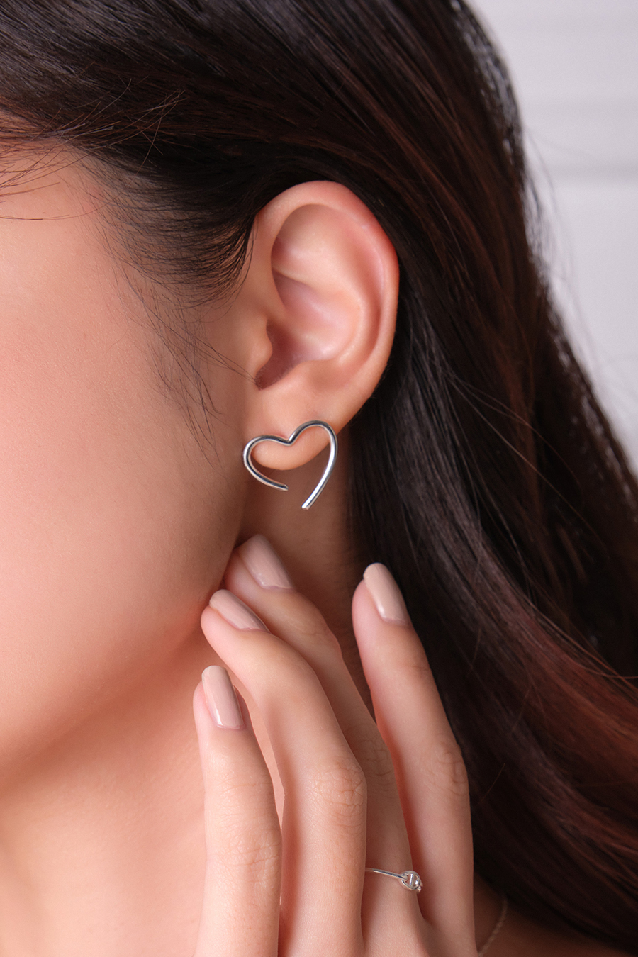 【925純銀】鏤空線條心型。銀針耳環