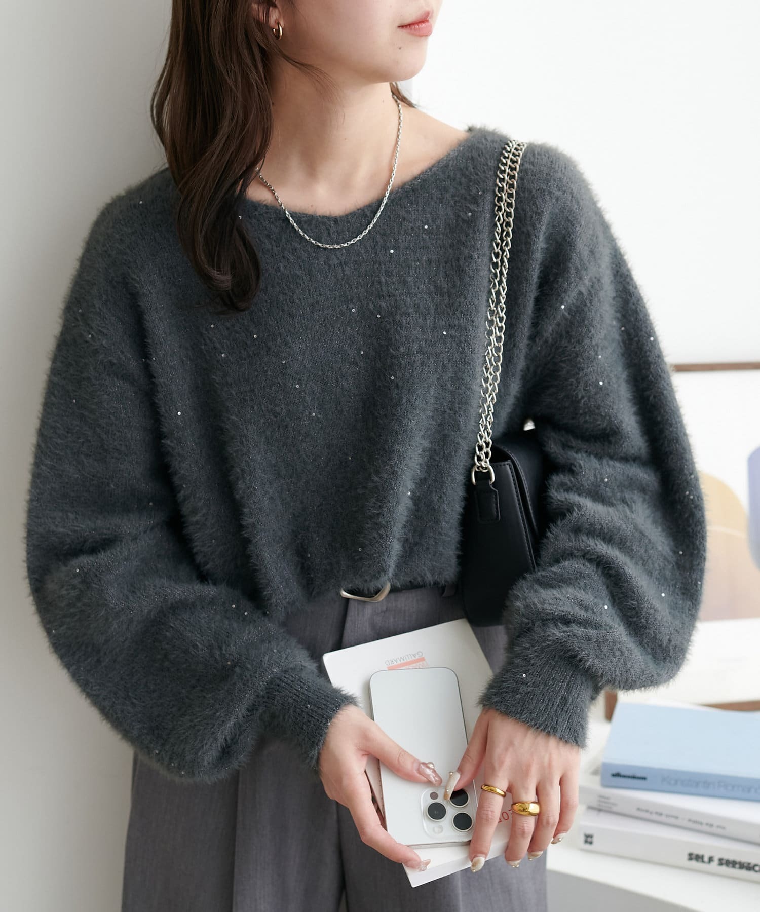 DISCOAT(ディスコート)  スパンコール2WAYワンショルプルオーバー炭灰（DCZ1042205A0030）