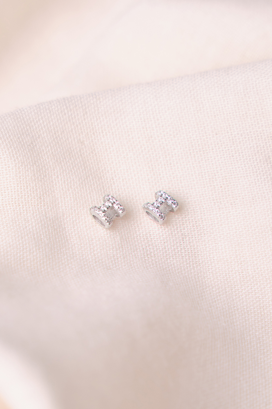 【925純銀】4.5MM滿鑽立體。銀針耳環(銀)