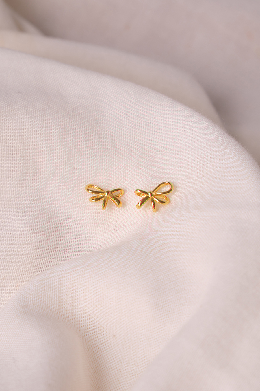 【925純銀】線條立體蝴蝶結。銀針耳環(金)