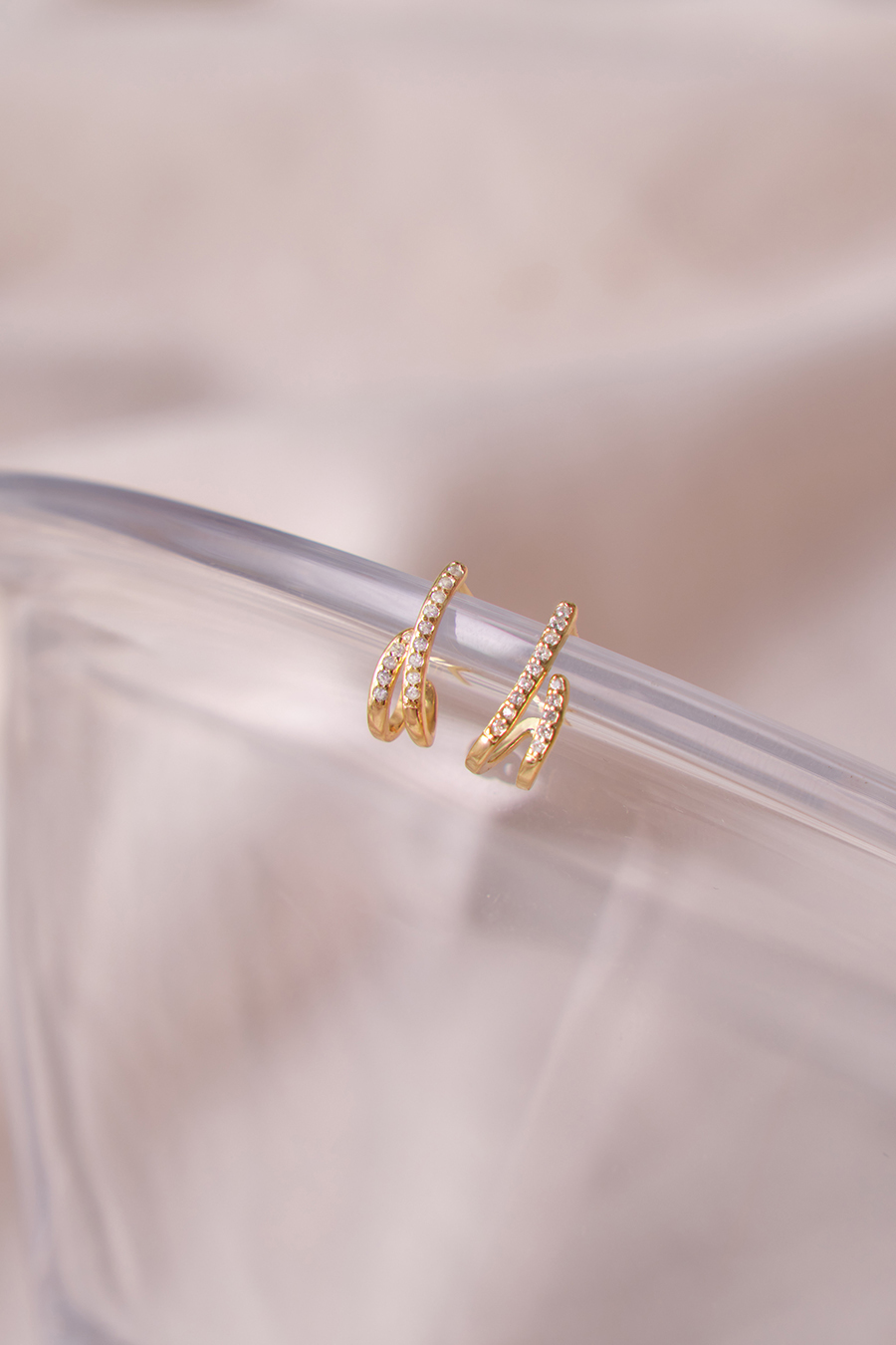 【925純銀】層次線條鑲鋯石。銀針耳環