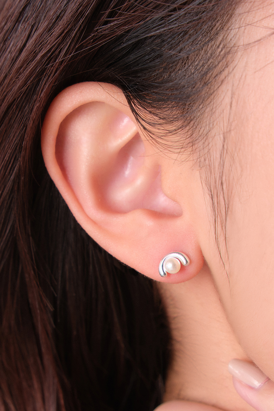 【925純銀】迷你弧形小珍珠。銀針耳環