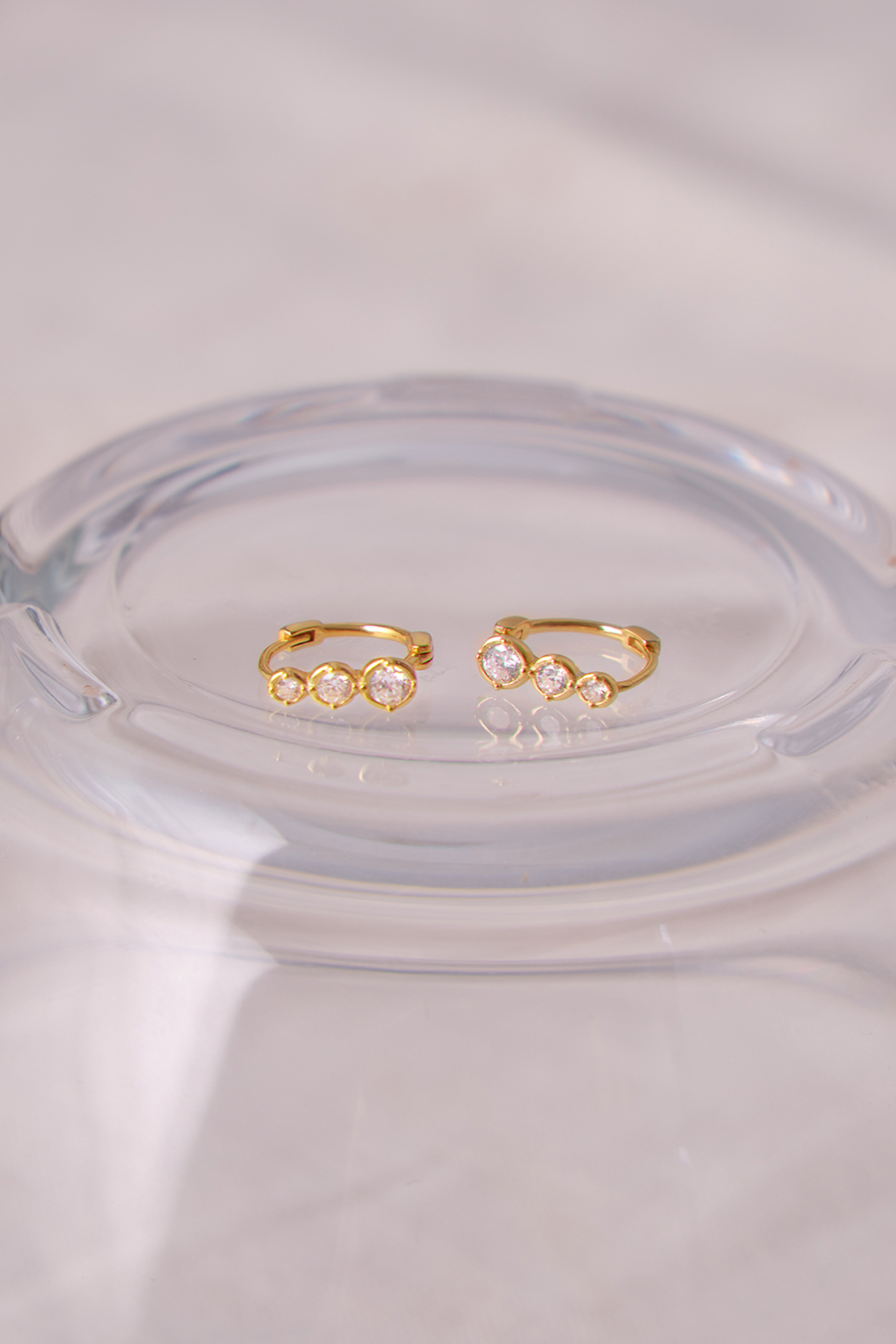 【925純銀】層疊圓形鋯石。銀針耳環