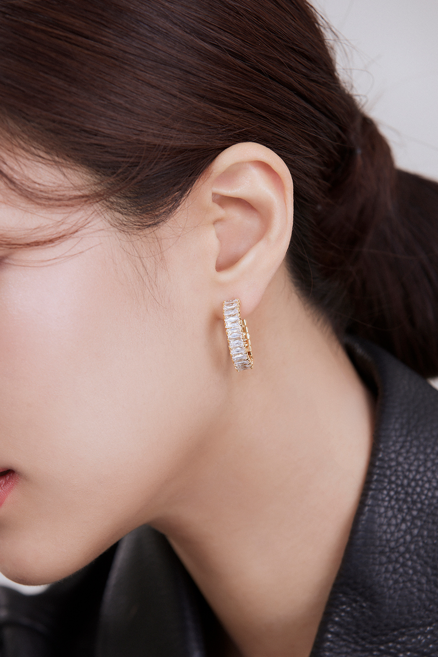 閃耀方形鋯石。銀針耳環