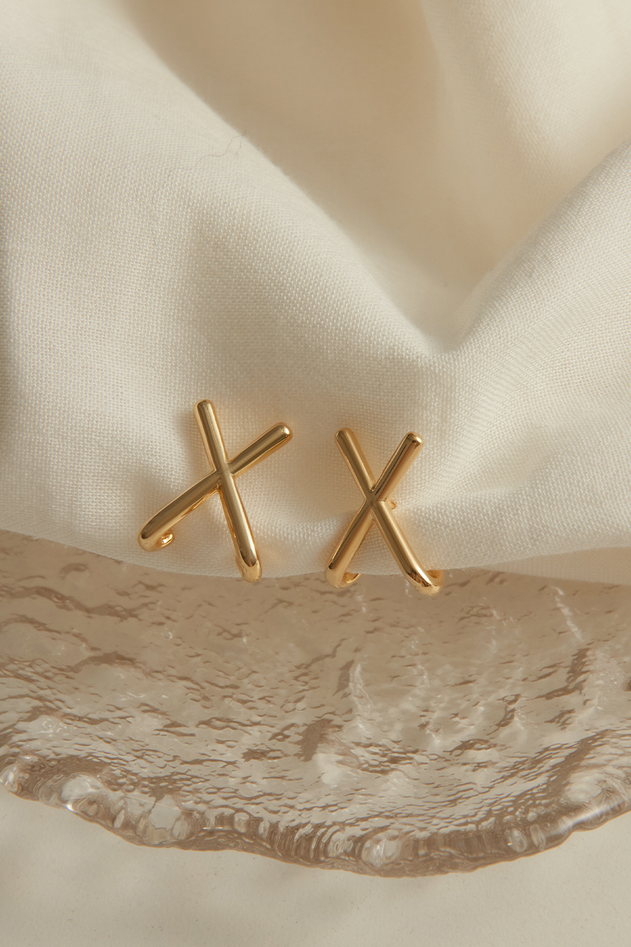 質感交叉金屬。銀針耳環