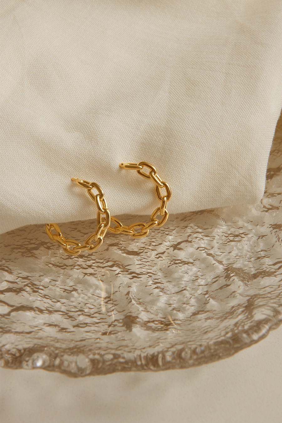 經典鎖鏈C型。銀針耳環(金)